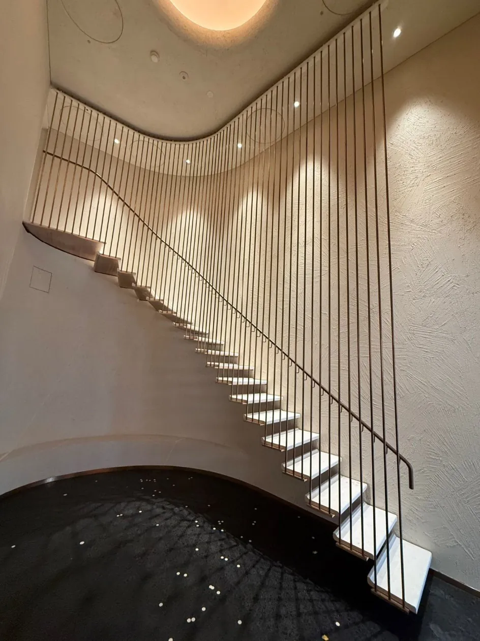 Individuelle Metallbautreppe von Suter & Partner